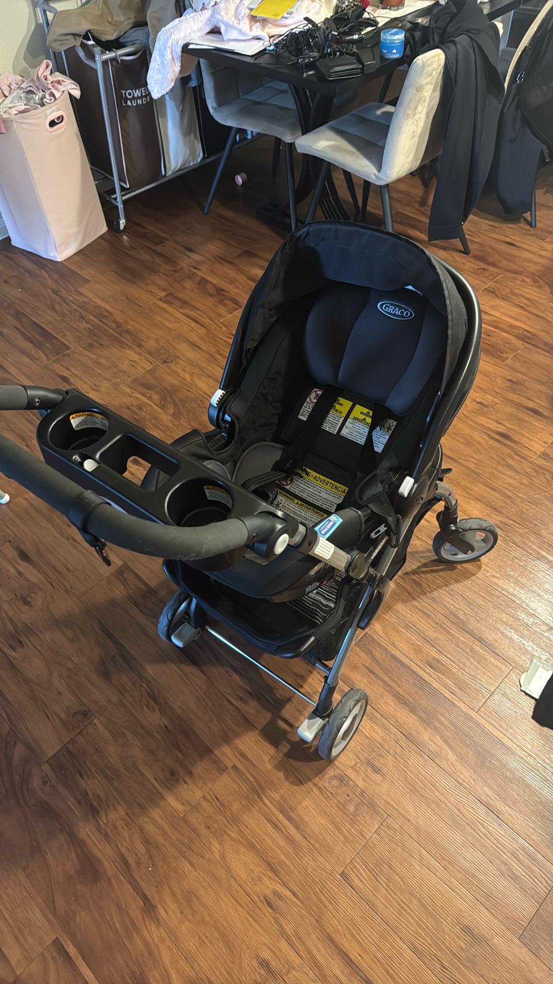 Graco Car Seat And Stroller Set WITH BASE INCLUDED