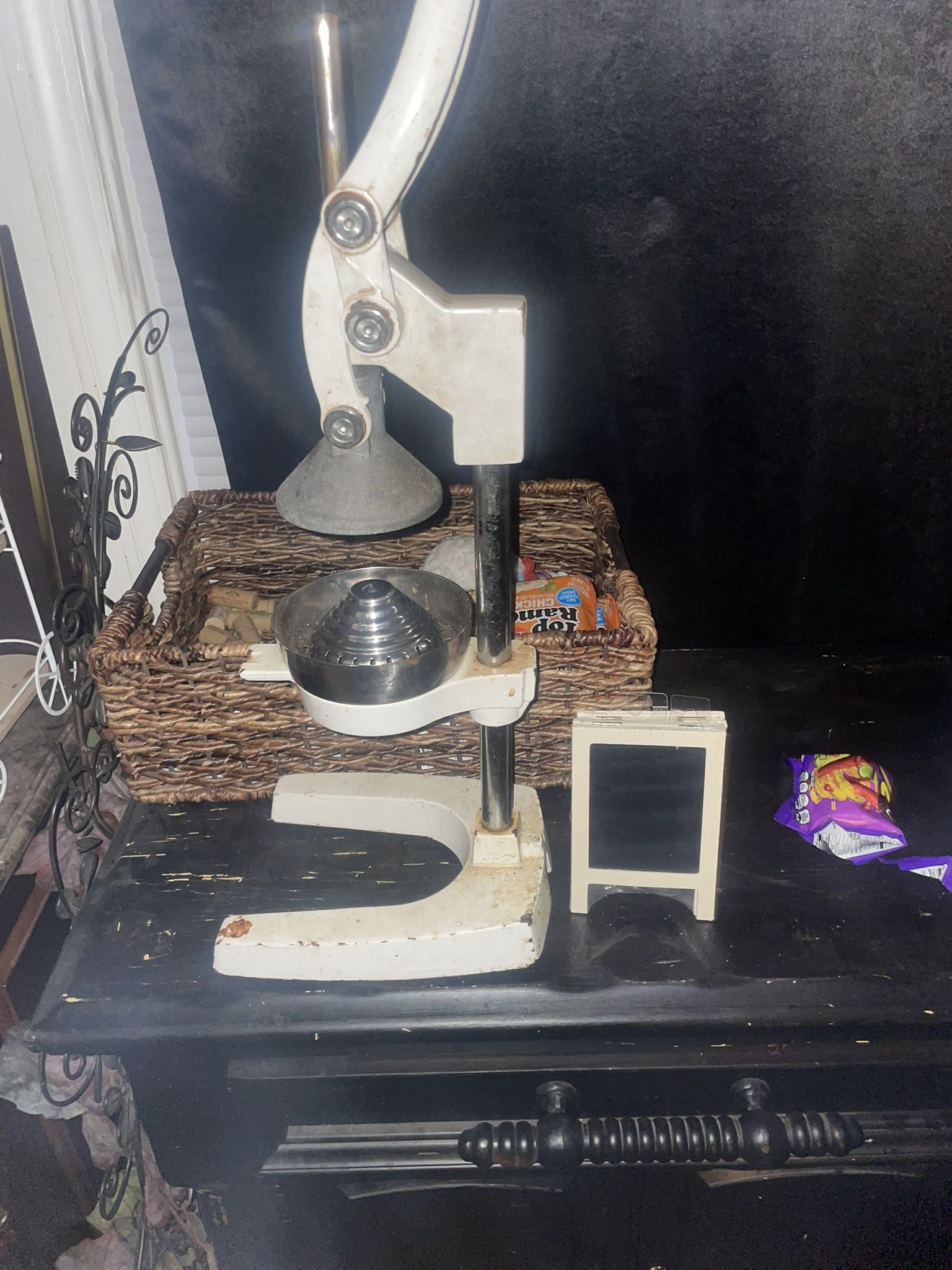 Manual Citrus Juicer
