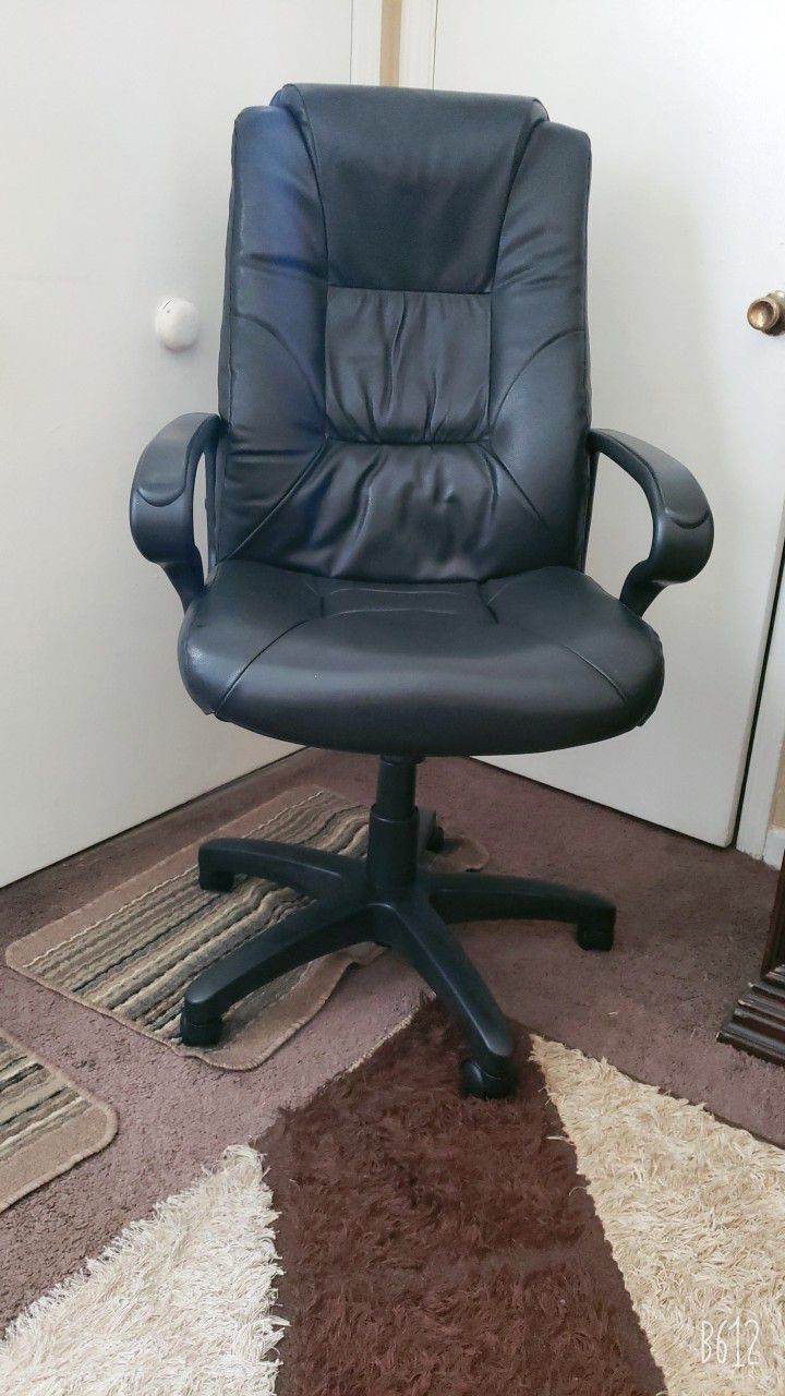 Very good leather swivel chair