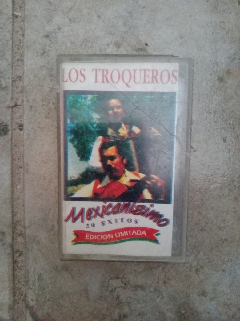LOS TROQUEROS CASSETTE