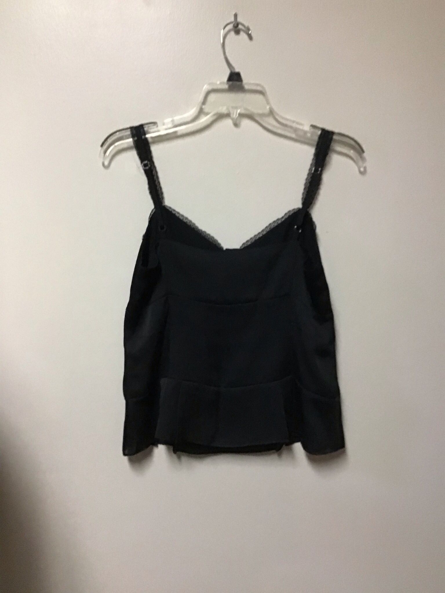 Women’s LOFT Ann Taylor 100% polyester black Cami with adjustable straps… Size 6