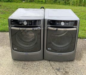 MAYTAG MAXIMA WASHER AND DRYER SET.