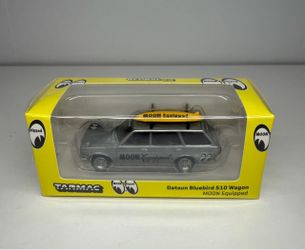 Tarmac Works Datsun Bluebird 510 Wagon Moon Equipped 1:64