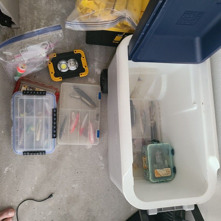 Saltwater fishing lures and  waterproof boxes
