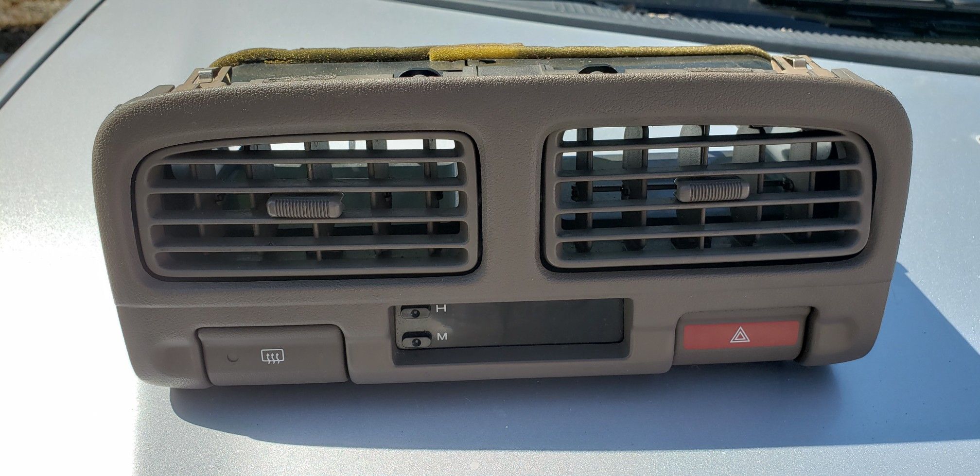 96 i30 Infiniti center dash A/C , Hazzard and Defrost switch and clock