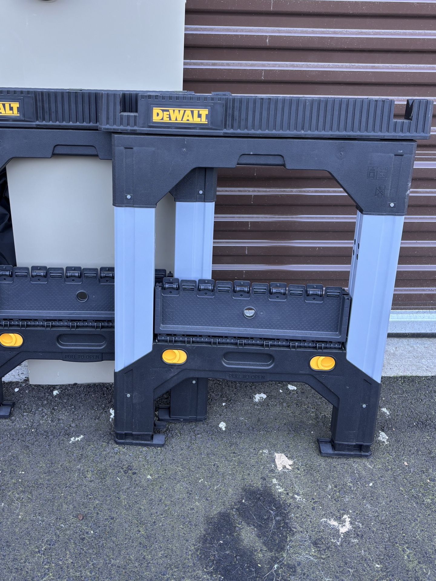 Dewalt Adjustable Metal Leg Sawhorse-2