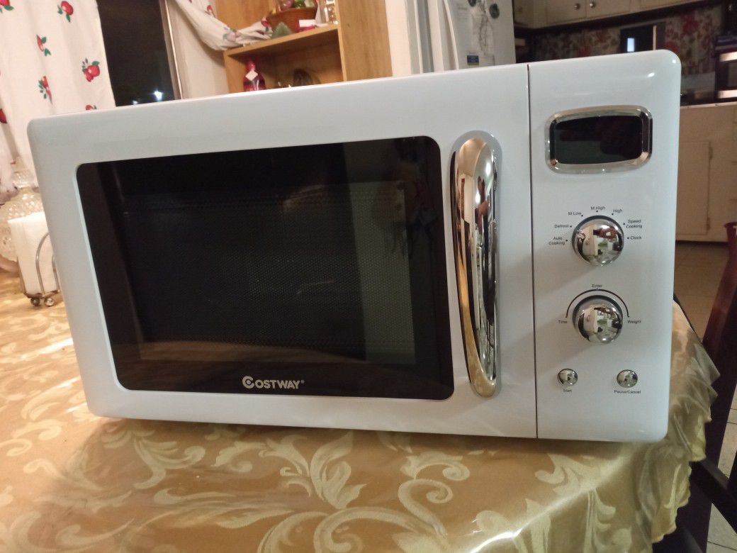 Cute Retro Mint Green Microwave for Sale in San Diego, CA - OfferUp