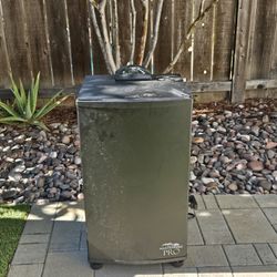 Masterbuilt 30" Digital Electric Smoker – Side Wood Chip Loader