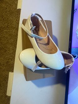 Girls white flats 11y