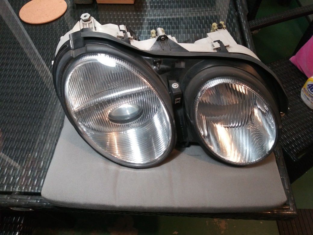 1(contact info removed) MERCEDES BENZ CL500 -CL600 RIGHT HEADLAMP