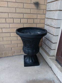Black Fiberstone Urn Planter