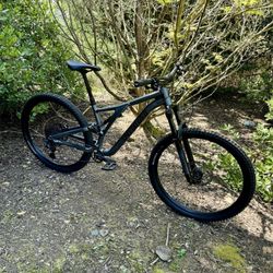 2022 Specialzed Stumpjumper Alloy Mountain Bike