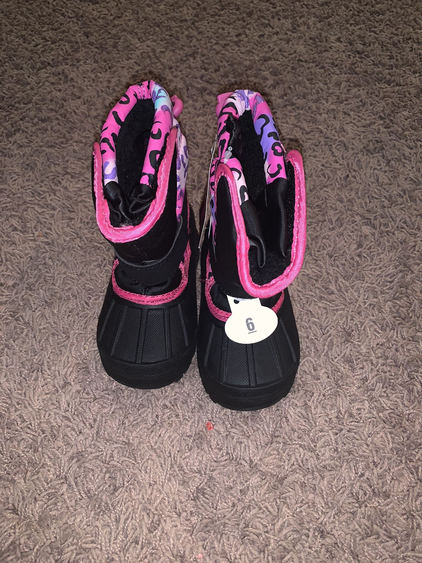 Size 6 Kids Snow boots Brand New w tags