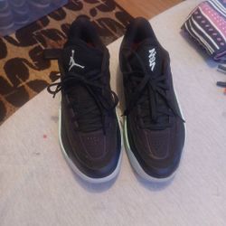 BLACK JORDAN ZION 4 BASKETBALL SHOES
