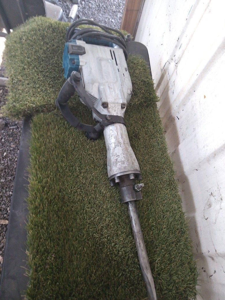 Makita Jackhammer MH130 4B