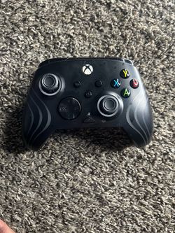 Black Patterned Xbox Wireless Controller