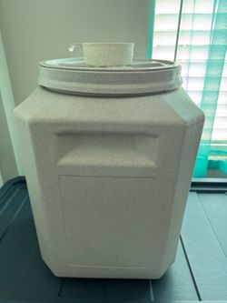 Pet Food container