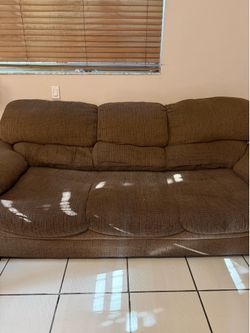 Brown 2-Piece Sofa & Loveseat Set with 4 Matching Pillows