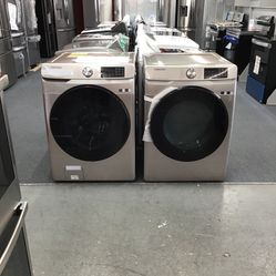 New Scratch And Dent Samsung Front Load Washer And Dryer Set. 1 Year Warranty 