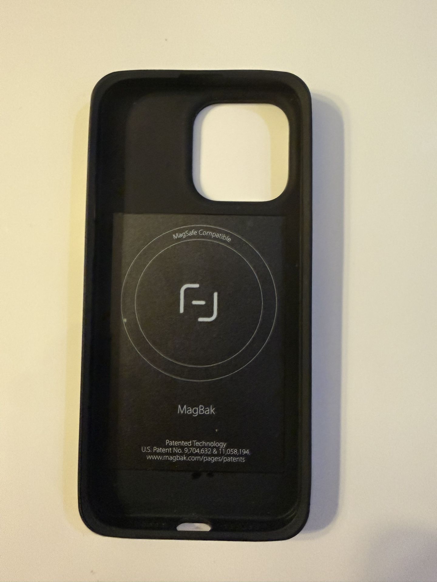 Magbak iPhone 15 Pro max Case