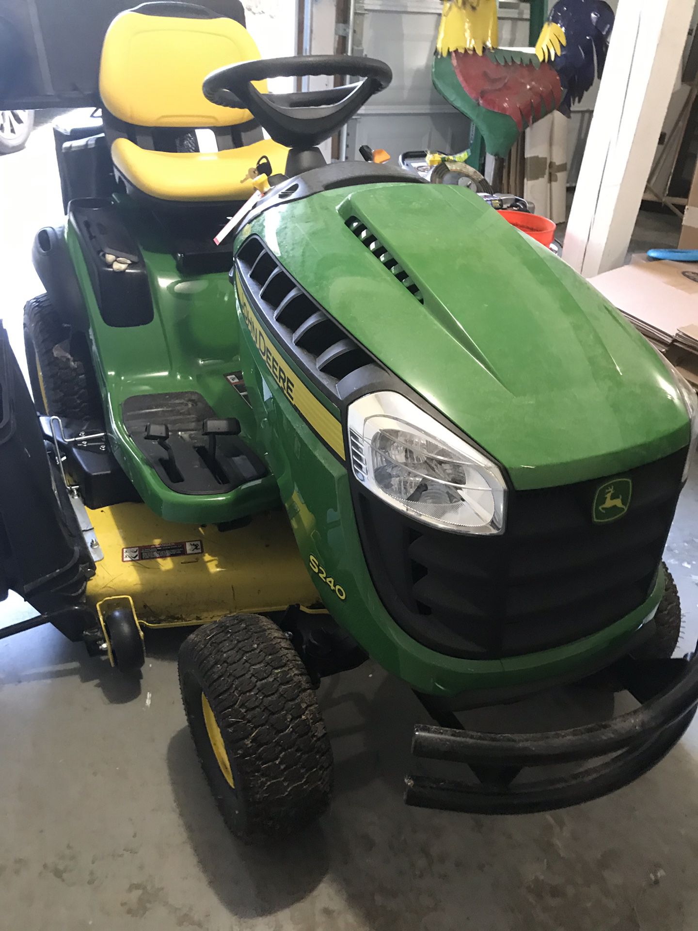 2018 John Deere S240 riding lawn mower tractor with power flow bagger attachment