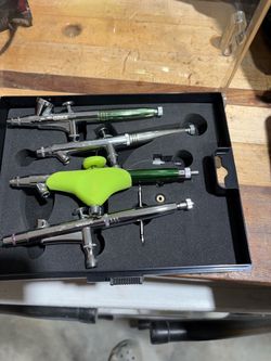 4 Grex airbrush’s. Like new.