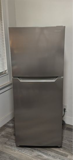 Insignia Top-Freezer Refrigerator Stainless Steel