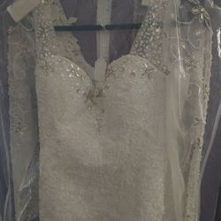 Designer Wedding Gown With Train Size 2 Brand New