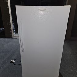16 Cf. Alright  Freezer Frigidaire Frost Free Great Condition 