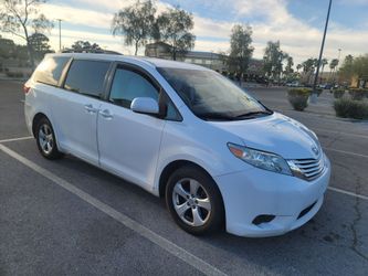 Toyota Sienna 2016 Clean title