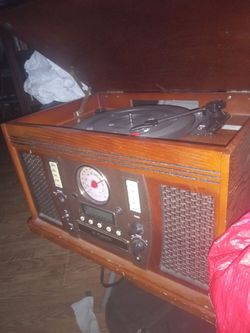 Retro Turntable Record Player with AM/FM Radio