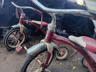 Radio flyer tricycles 30$