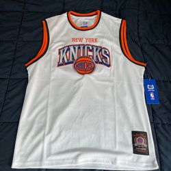 NBA New York Knicks ULTRA GAME Embroidered Jersey  Size LARGE  NWT