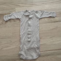 Goumi sleeper gown