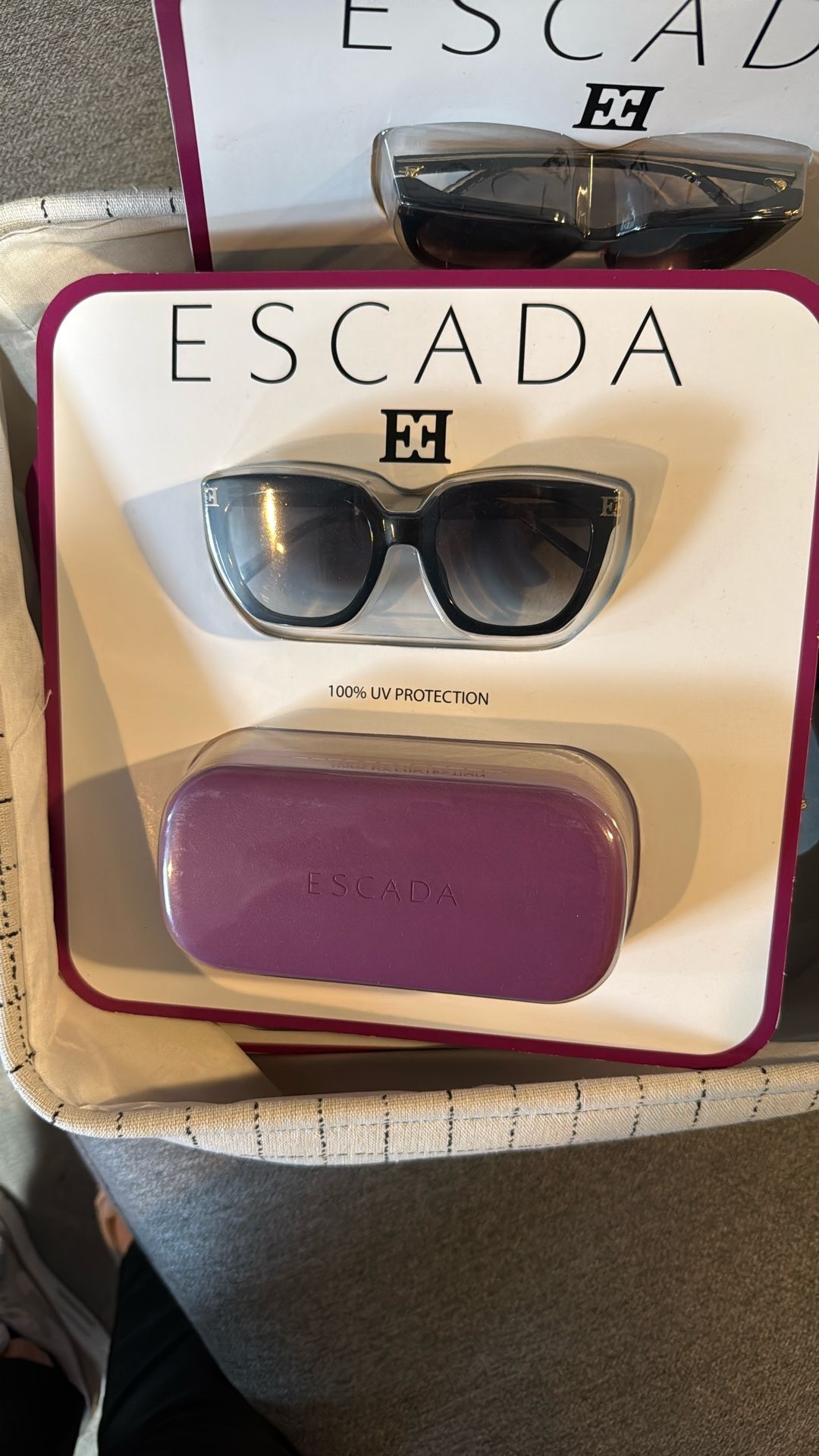 Escada 100% UV Protection