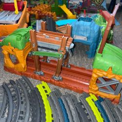 Thomas and his Friends Trains And Tracks With Walking Bridge 