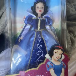 Esnow White Porcelain Keepsake Doll