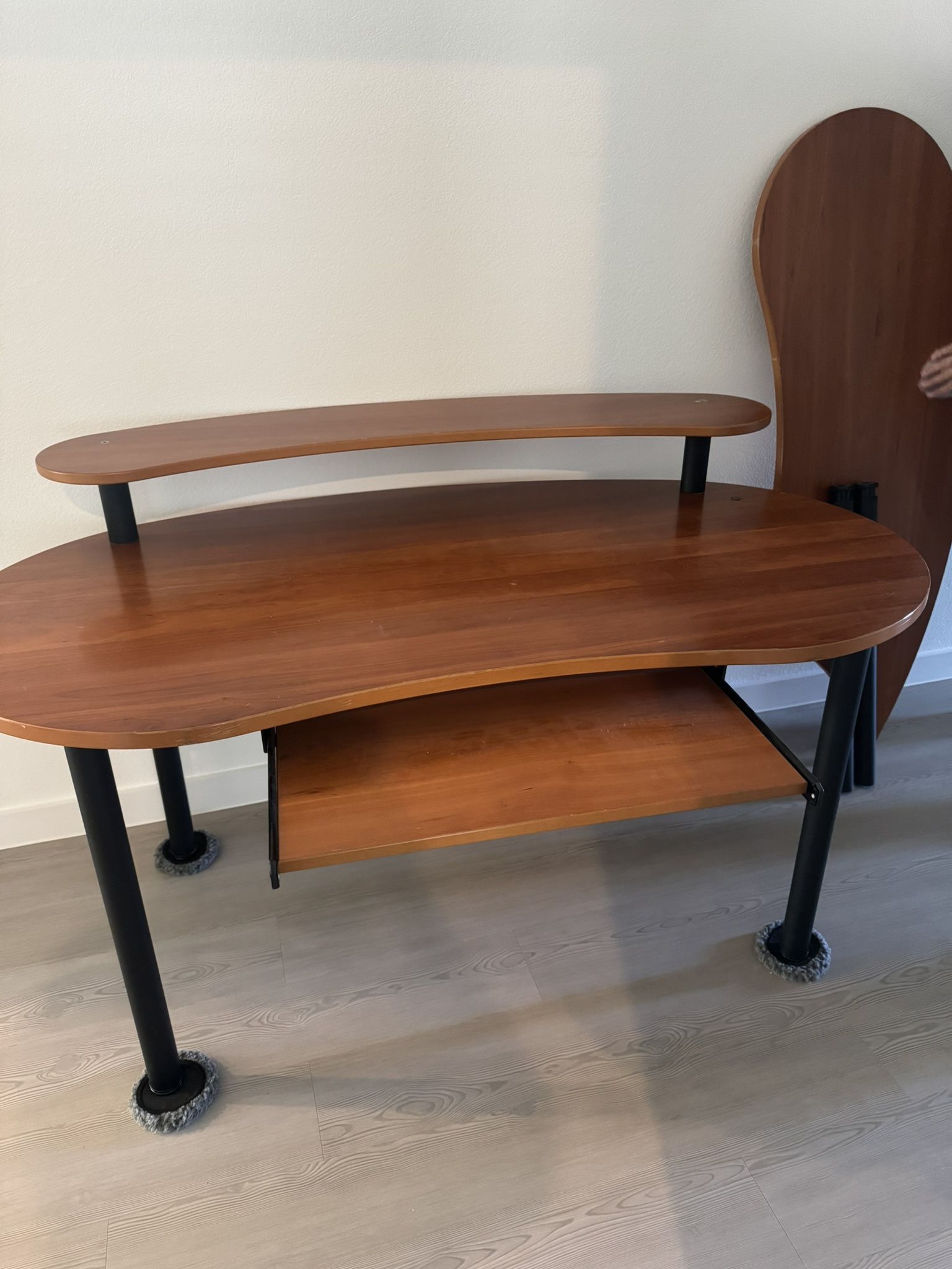 Desk With Monitor Ledge & Return