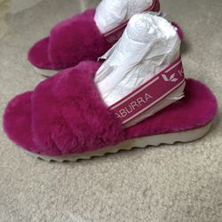 UGG SLIDES YOUTH GIRLS SZ 4 NEW📍PICK UP 7TH ST & BASELINE RD📍