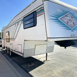 1986 Fifth Wheel Trailer