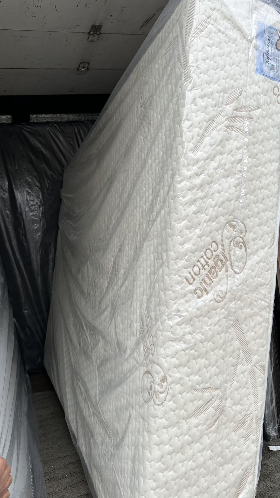 New Queen Size 12” Thick Organic Cotton Gel memory Foam Mattress