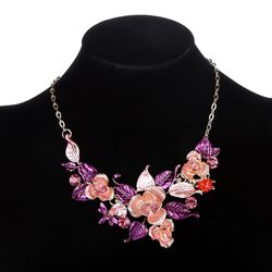 Rose flowers necklace.  (Pick Up Only)
