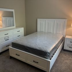 Queen Bedroom Set 4 PCs  Free Mattress