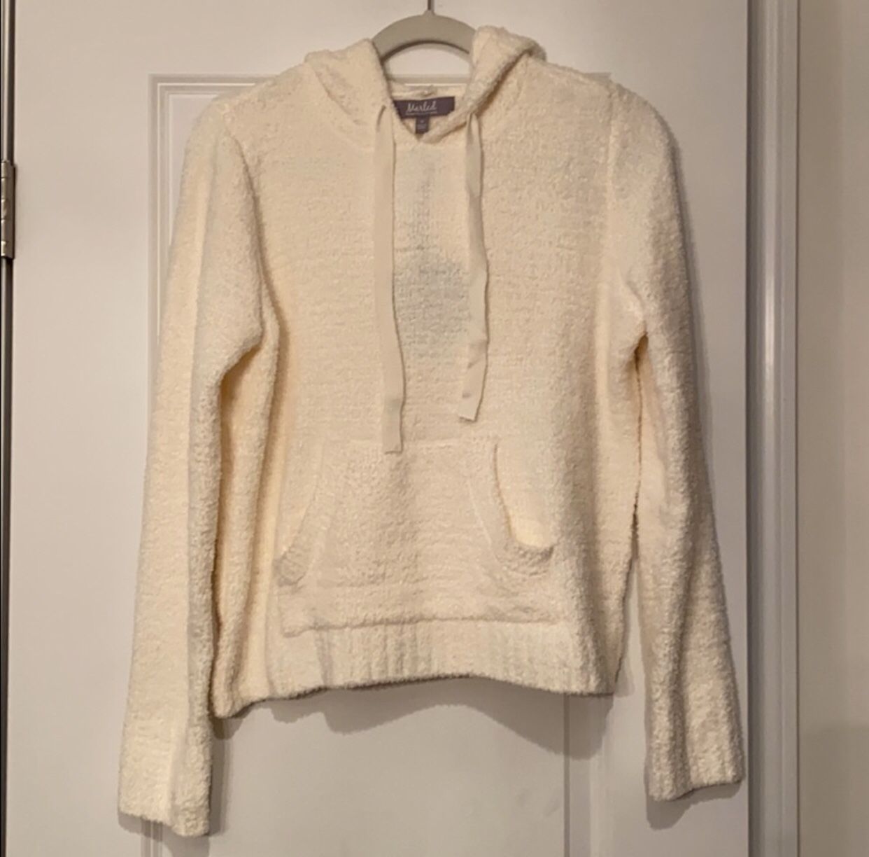 Marled cream fuzzy sweatshirt size M