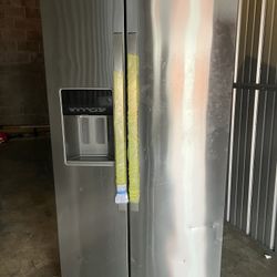 Whirlpool refrigerator Side By Side 