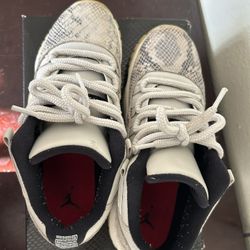 Jordan 11 Low Snake Skin, Size 6y