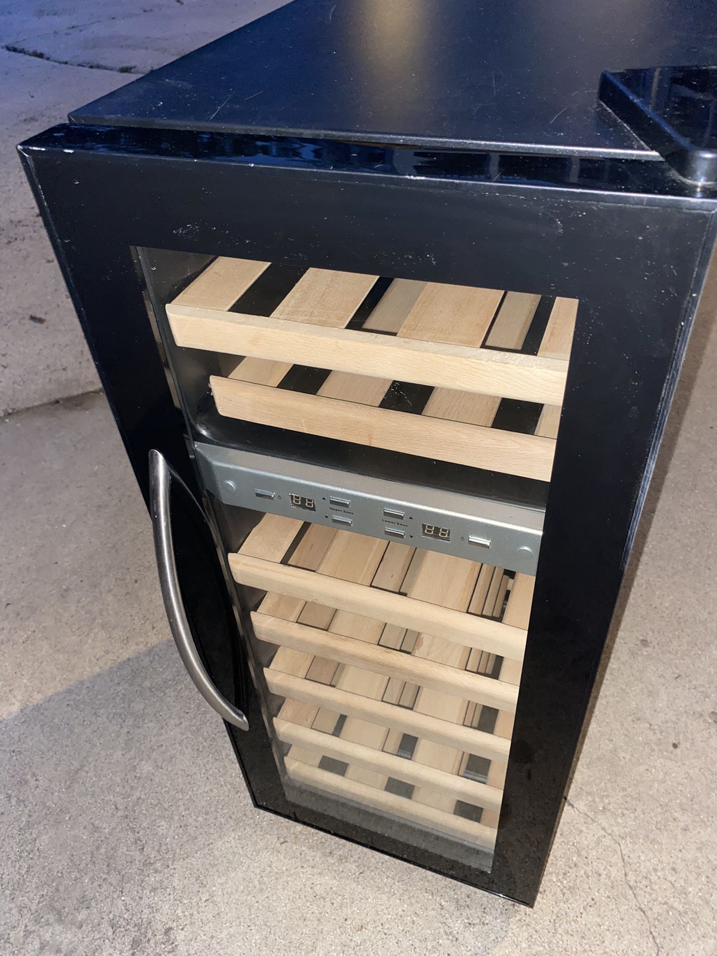 LIKE NEW Allavino 24" Wide Vite II Tru-Vino 99 Bottle Dual Zone Stainless Steel Right Hinge Wine Refrigerator