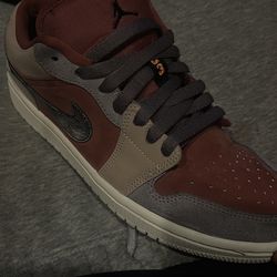 Jordan 1 Low Canyon Rust  SIZE 8.5