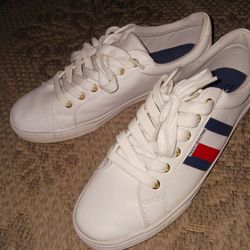 Womens Tommy Hilfiger Shoes Size 9