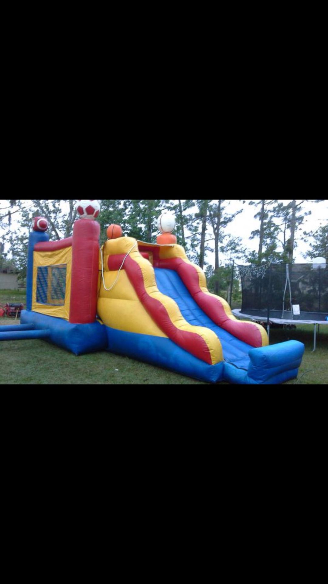BOUNCE HOUSE WITH SLIDE AND BASKETBALL HOOPS ( NO BLOWER INCLUDED)